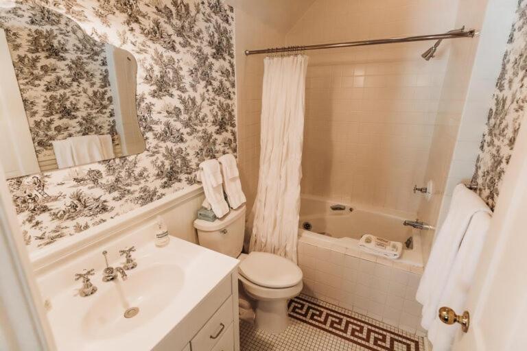The Rochester Inn Sheboygan Falls Ngoại thất bức ảnh